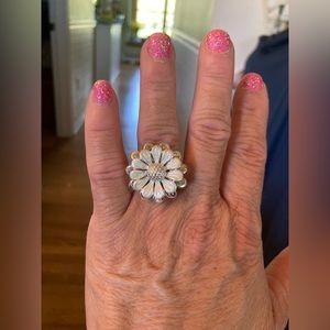 Sterling Flower Ring Sz 7 Like new shiny & matte petals 1” flower GORGEOUS